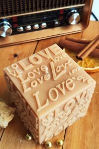 Nil Mum Love Kabartmalı Çiçek Kokulu Kübik Mum