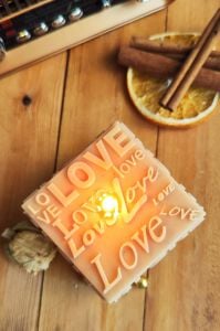 Nil Mum Love Kabartmalı Çiçek Kokulu Kübik Mum