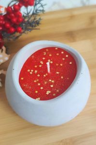 Kırmızı Noel Rüyası Yılbaşı Yeni yıl Noel Oval Tasarım Beton Mum | Çilek Kokulu |